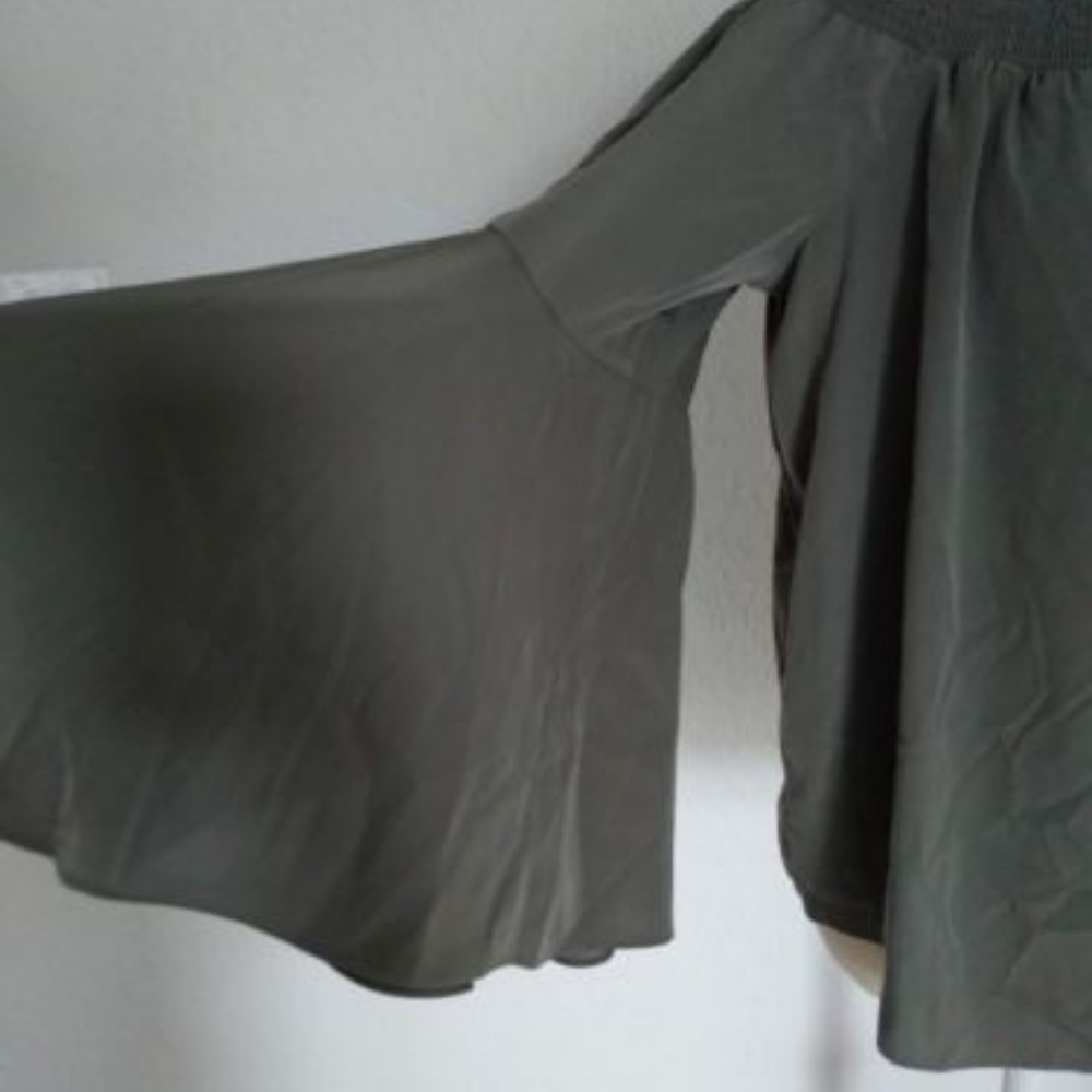 Bar III Womens Off-The-Shoulder Bell-Sleeve Top - Picture 3 of 5